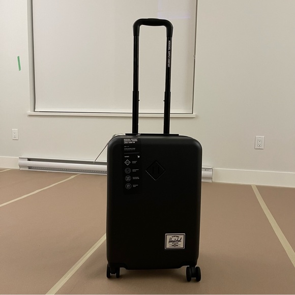 Herschel Supply Company Handbags - BNWT Herschel Heritage Hardshell Large Carry On Luggage